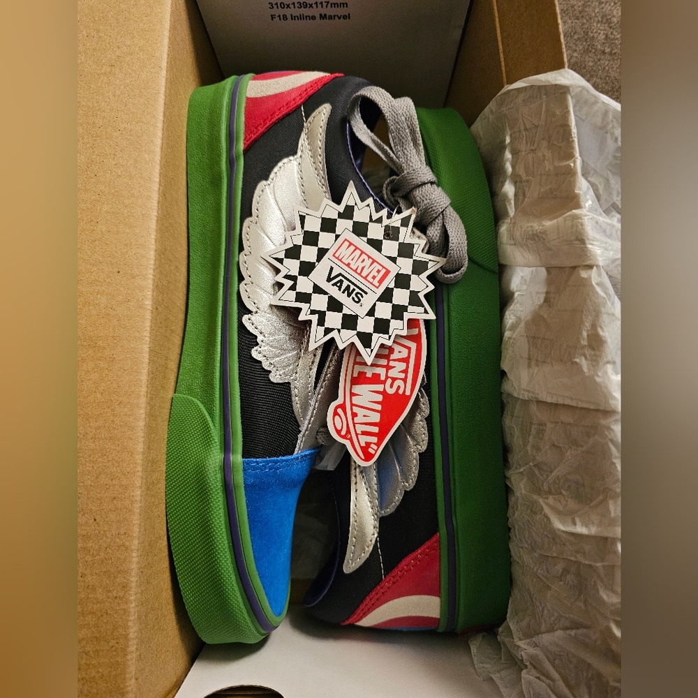 Vans X Marvel Disney Avengers Old Skool Shoe NWT Never Worn Men 6.5 / Womens 8